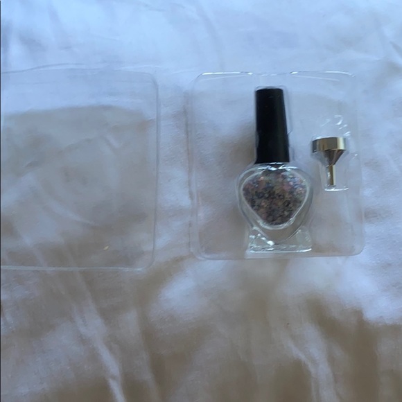 Claire’s Multi-Colored Decorative Nail Rhinestones - Picture 4 of 8